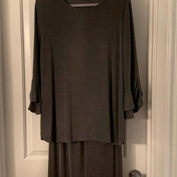 Travelers by Chico’s tunic and pants - Picture 3 of 6